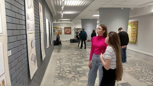 Работы студентов факультета искусств и дизайна представлены в городской картинной галерее 