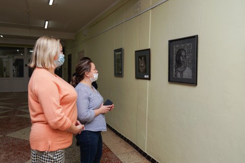 В Детской художественной школе №1 открылась выставка картин будущих учителей ИЗО 